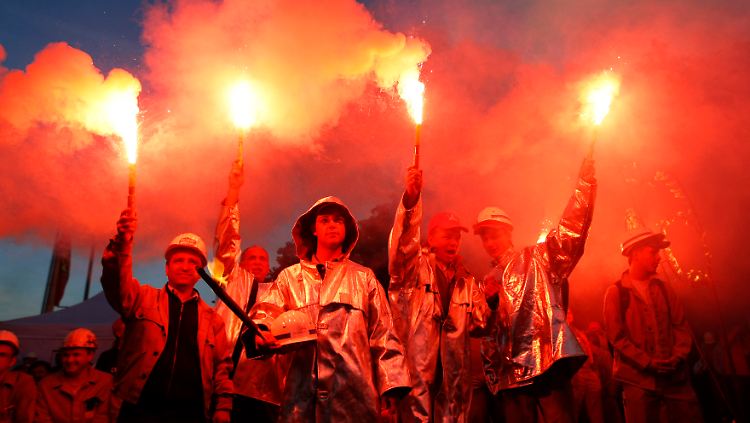 Warnstreik der IG Metall in Duisburg 2010. Die Gewerkschaft hat klar gemacht, notfalls in den Arbeitskampf einzutreten.