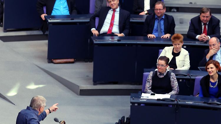 Richard Pitterle, dritte Reihe (Zweiter von links), mag die Lieder von Wolf Biermann. Dessen Auftritt im Bundestag und seine Kritik an den Linken nahm er deshalb gelassen hin.