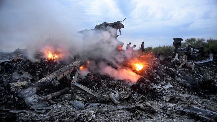 Ausgebrannte Wrackteile der MH17