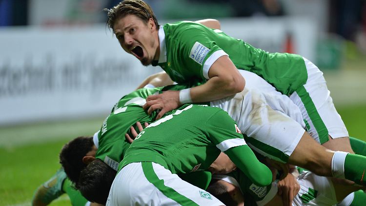 Obenauf: Sebastian Prödl feiert das Tor zum 2:0. Das 1:0 hatte der Österreicher selbst erzielt.