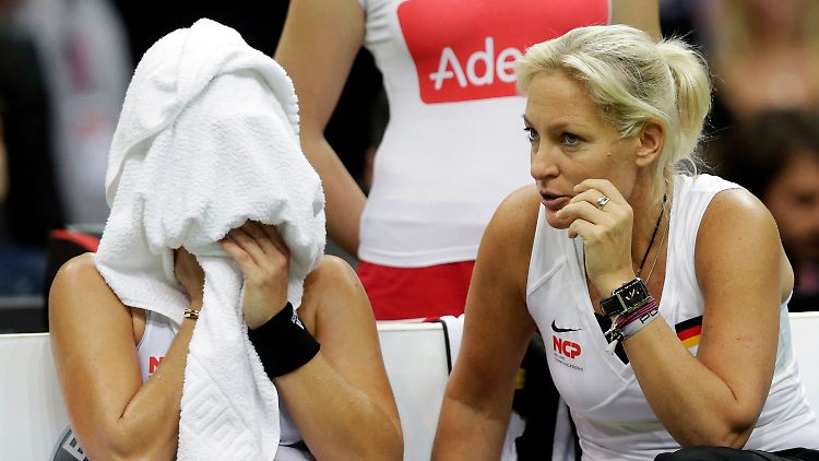 Angelique Kerber verkroch sich bereits nach dem ersten Satz unter einem Handtuch.