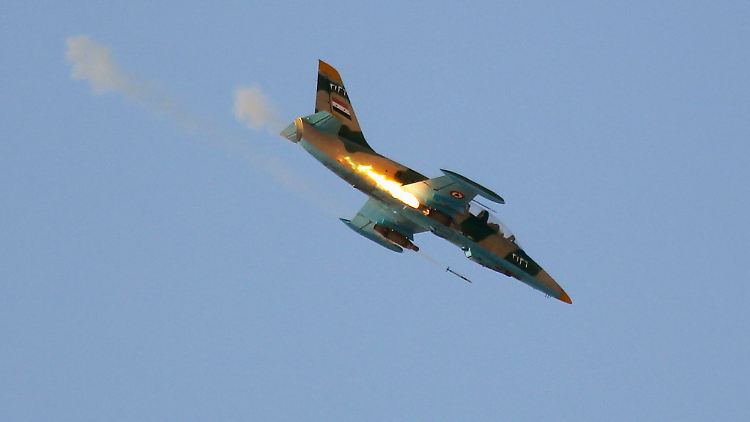 Ein syrischer Kampfjet beim Angriff auf Aleppo: Dieses Foto entstand bereits 2012 in der belagerten Stadt.