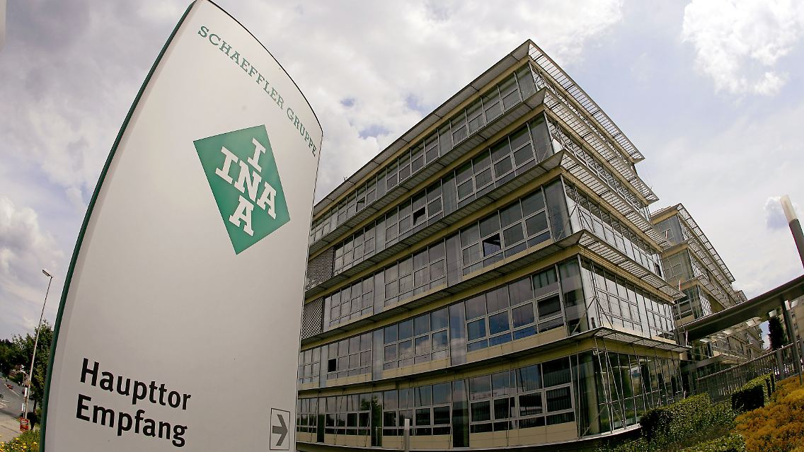 Blick auf den Eingang des Hauptsitzes der Schaeffler KG in Herzogenaurach.