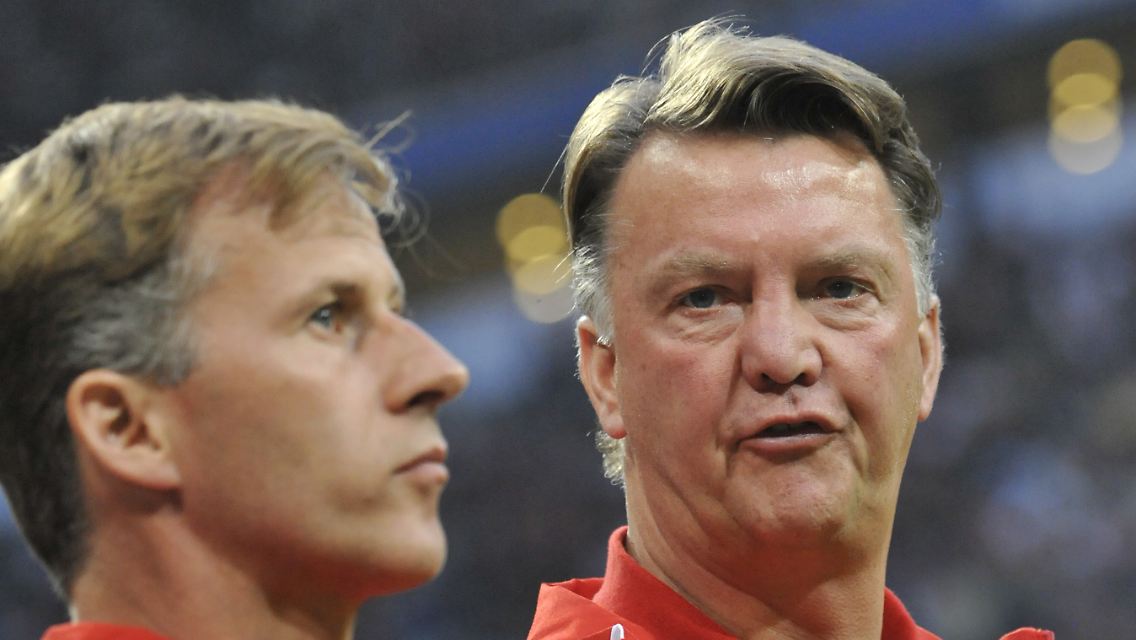 Andries Jonker (links) könnte van Gaal beerben, falls dieser den Verein verlässt. Falls nicht, "bleibt alles beim Alten".