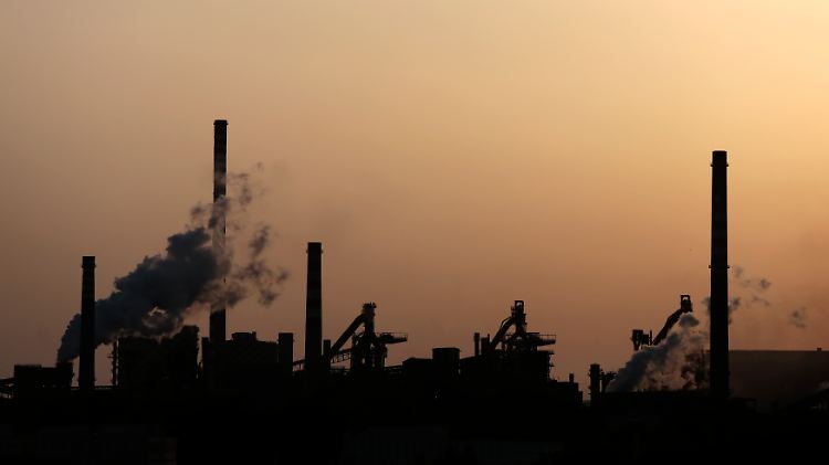 Eine Stahlfabrik im italienischen Taranto. Die italienische Industrieproduktion ist gesunken - so stark wie seit 2012 nicht mehr.