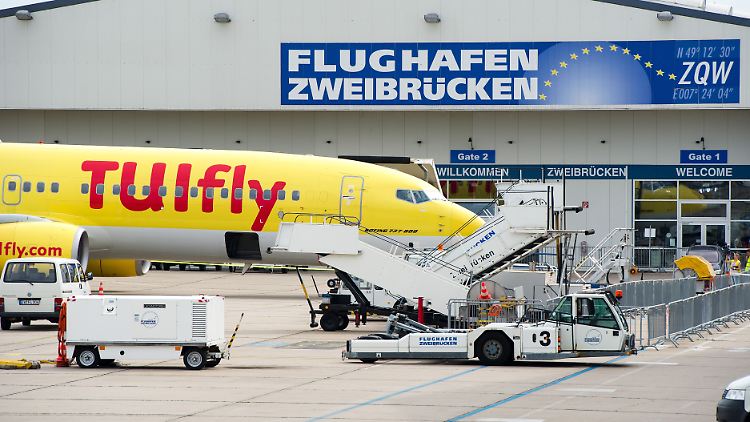 Enge Sitzreihen, bessere Auslastung: Insgesamt stiegen die Emissionen im Luftverkehr weltweit zuletzt um 3,5 Prozent.