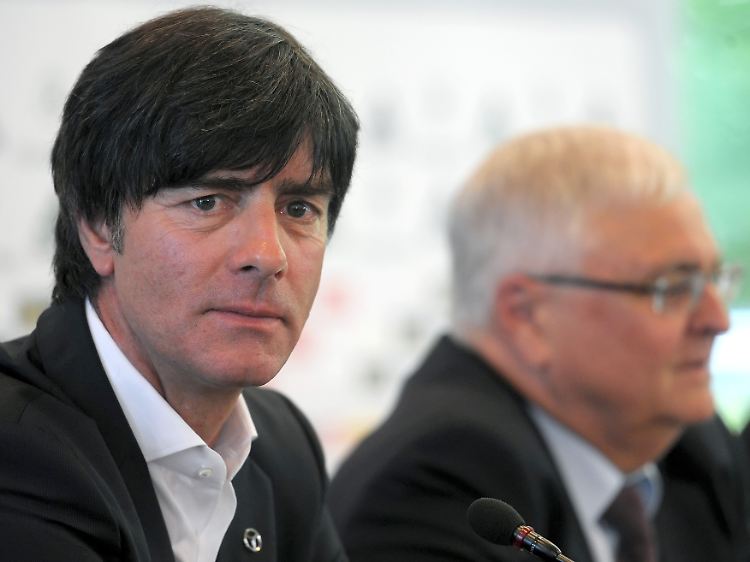 Am Ende hat's doch noch geklappt: Löw und sein Trainerstab bleiben bis 2012.