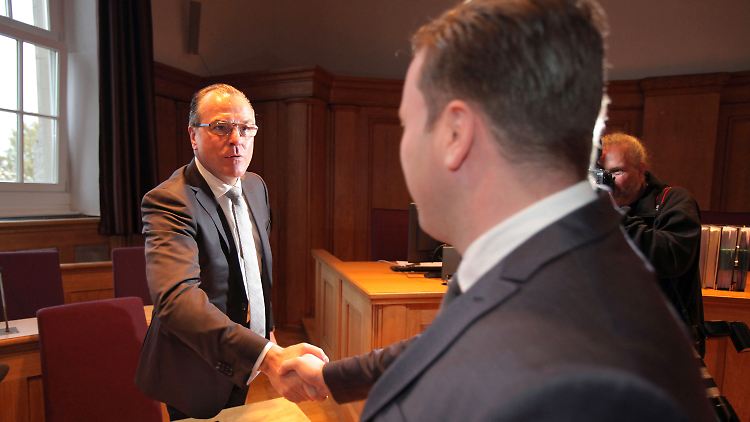 Clemens Tönnies (li.) und sein Neffe Robert im Gerichtssaal.