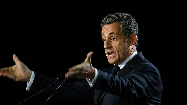 Nicolas Sarkozy ist zurück im politischen Geschäft - wie von seinem Konkurrenten befürchtet.