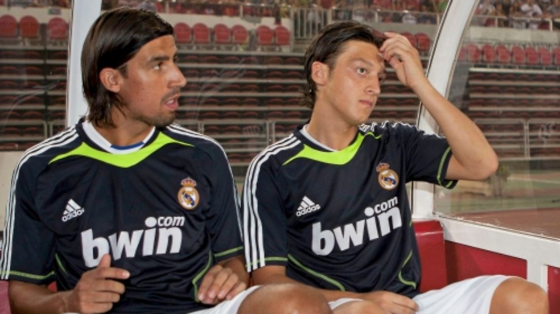 In der Bundesliga war es leichter: Sami Khedira und Mesut Özil müssen sich nun im Ausland beweisen.