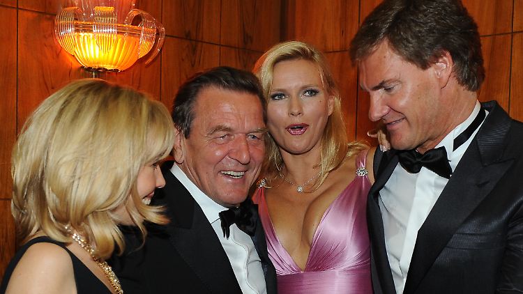 Gerhard Schröder und Carsten Maschmeyer mit ihren Frauen: Altkanzler und AWD-Chef sind Freunde.