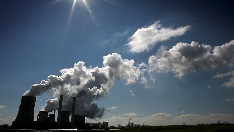 RWE verdient angesichts der wachsenden Ökostrom-Konkurrenz mit seinen konventionellen Kraftwerken immer weniger.