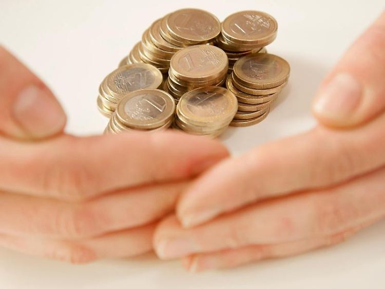 Für Riester-Produkte gibt es staatliche Förderung, wenn Sparer die Voraussetzungen erfüllen. Tun sie dies nicht mehr, verlangt die Zulagenstelle die Förderung wieder zurück.