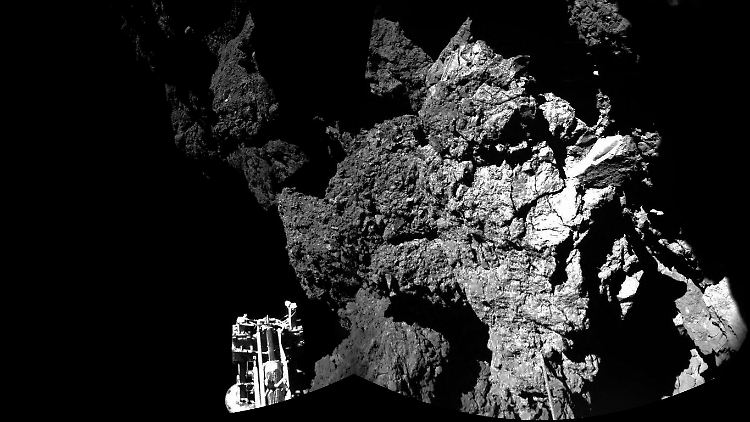 Panorama-Blick: Philae hat erste Fotos von seinem neuen Zuhause geschickt.