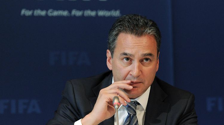 Michael Garcia ist alles andere als zufrieden mit Eckerts Abschluss-Statement.