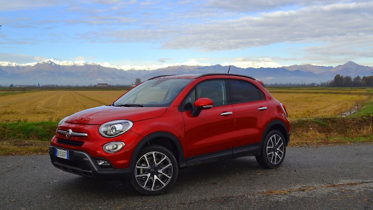 Der Fiat 500X gibt sich wesentlicher Kraftvoller als sein kleiner Bruder.