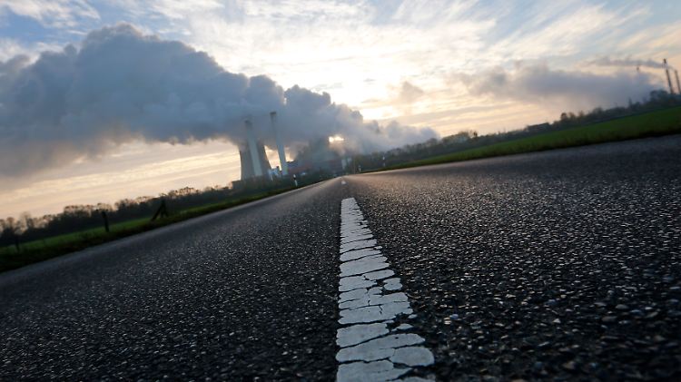 Während Eon, RWE und EnBW in Deutschland mit schleppenden Geschäften kämpfen, könnten sie im Ausland bessere Geschäfte machen.