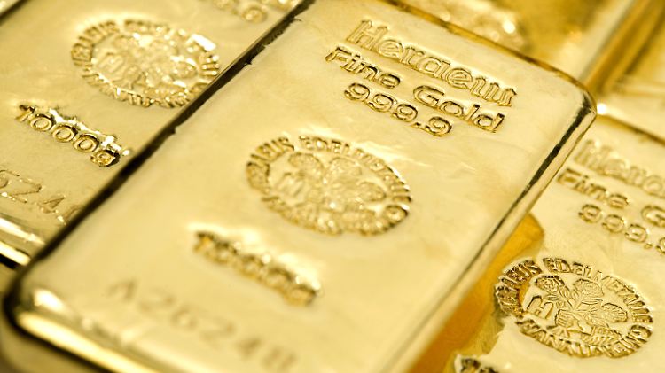 Der Goldpreis rauscht in den Keller: Der starke Dollar belastet, die Nachfrage ist auf einem Fünfjahrestief.