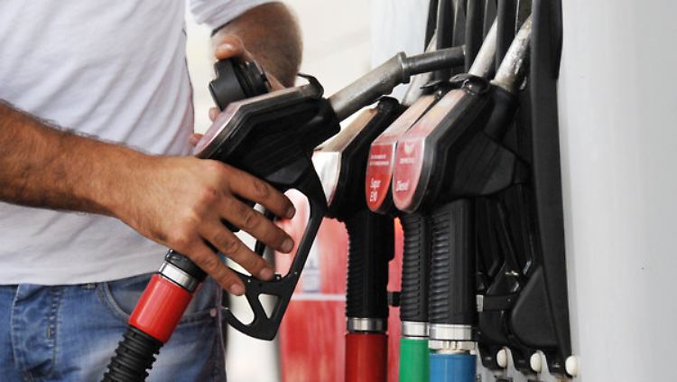 Der Benzinpreis ist auf durchschnittlich 1,47 Euro je Liter Superbenzin gesunken.