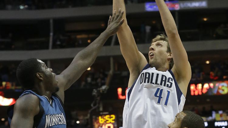 Dirk Nowitzki hat alles im Griff.
