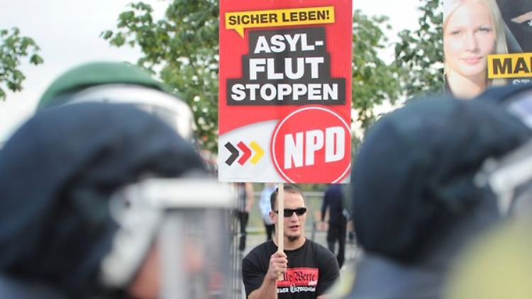 Die NPD macht allen voran Stimmung gegen Geflüchtete.