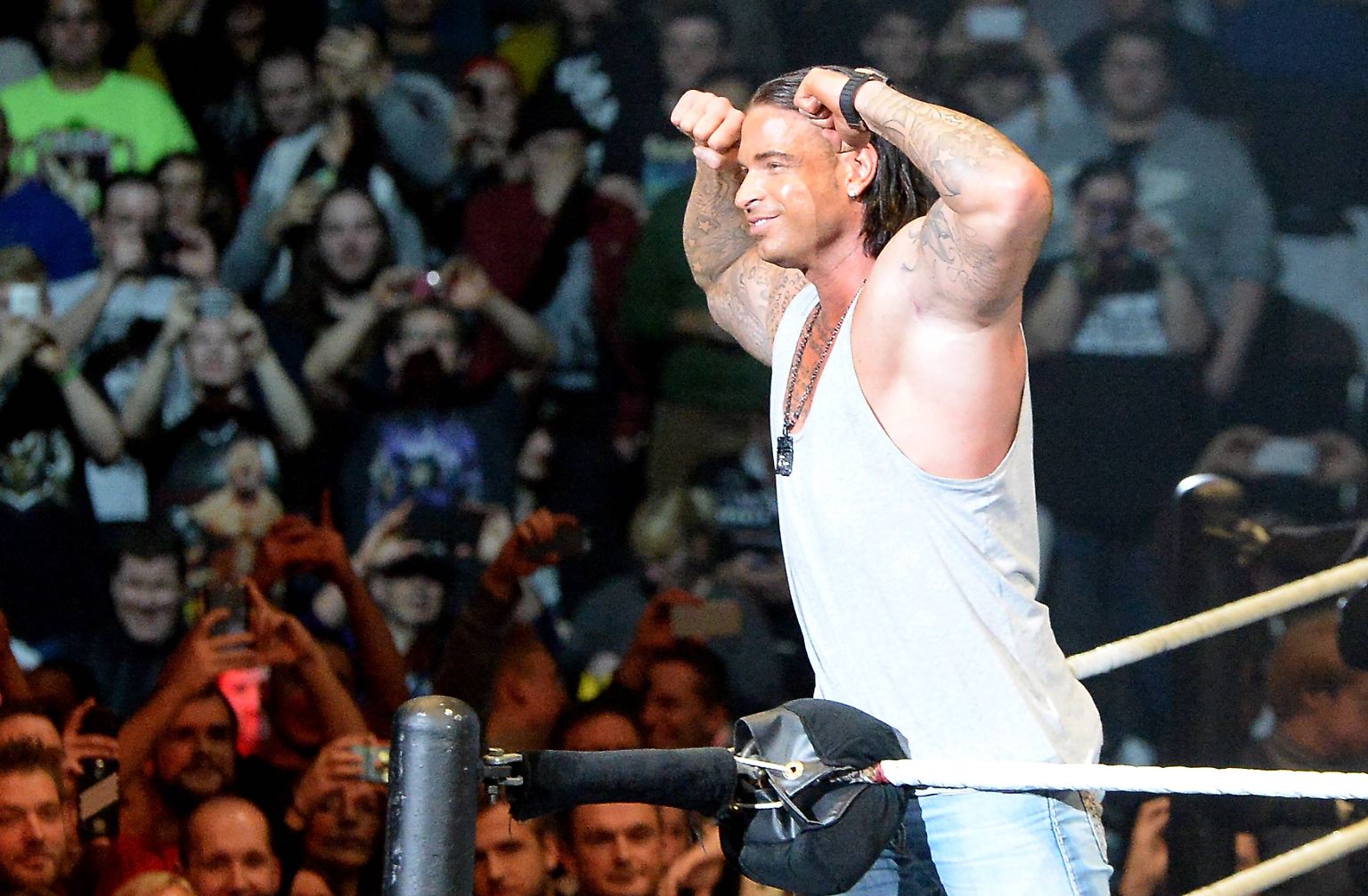Was für ein Auftritt: 10.000 enthusiastische Fans in der Frankfurter Festhalle feiern Tim Wiese.