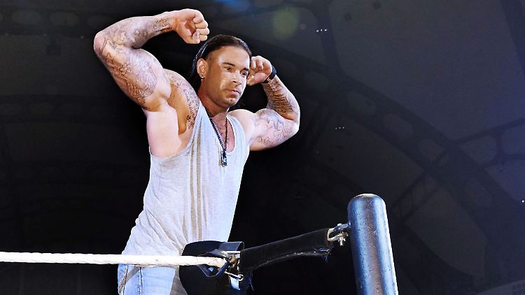Hier lässt sich Tim Wiese im Ring feiern. 