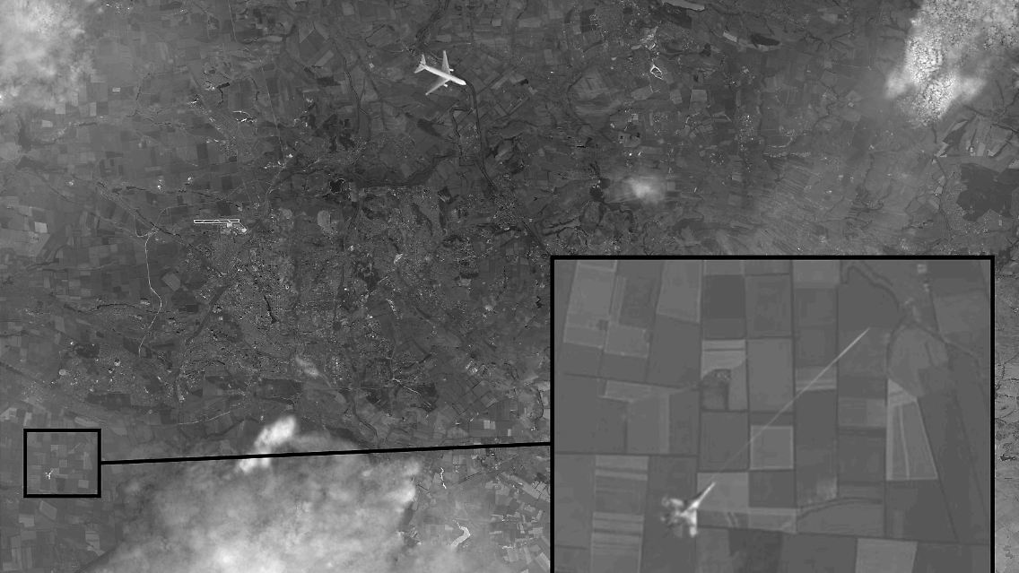2014-11-15T183737Z_1009747386_GM1EABG04ZX01_RTRMADP_3_UKRAINE-CRISIS-MH17-IMAGES.JPG3173213635073902751.jpg