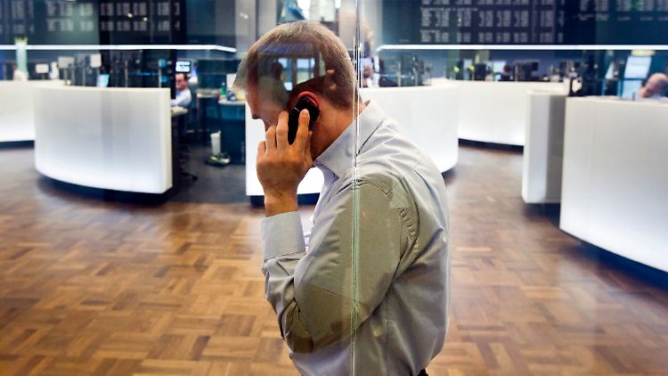 Wegen des unerwarteten Konjunktureinbruchs in Japan bekommen die Händler in Frankfurt Sorgenfalten.