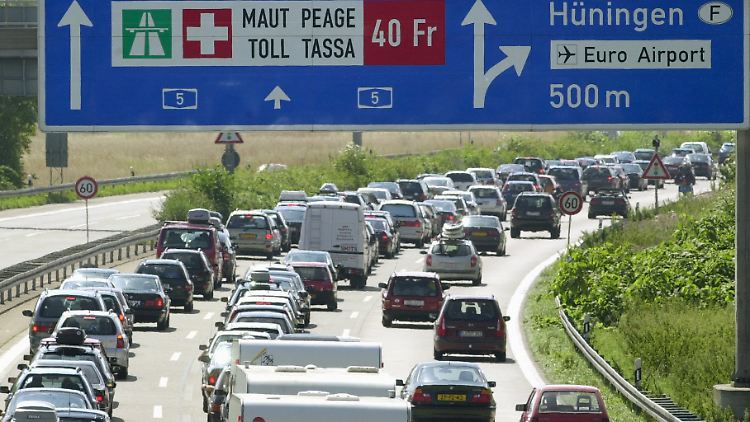 Grenzübergang bei Basel. Offenbar hat die Schweiz an den Grenzübergängen nach Deutschland tonnenweise TNT deponiert.