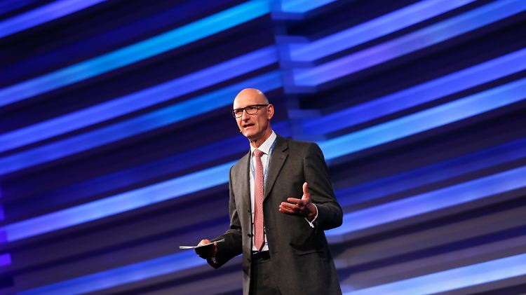 Zum Netzausbau verpflichtet, während andere Konzerne mit Online-Diensten Milliardengewinne einfahren: Telekom-Chef Timotheus Höttges.