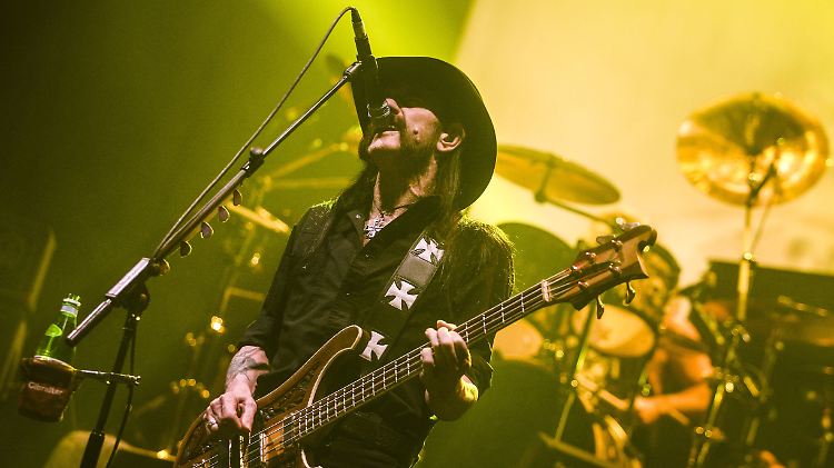 Lemmy Kilmister beim Konzert in der Berliner Max-Schmeling-Halle am 16. November 2014.