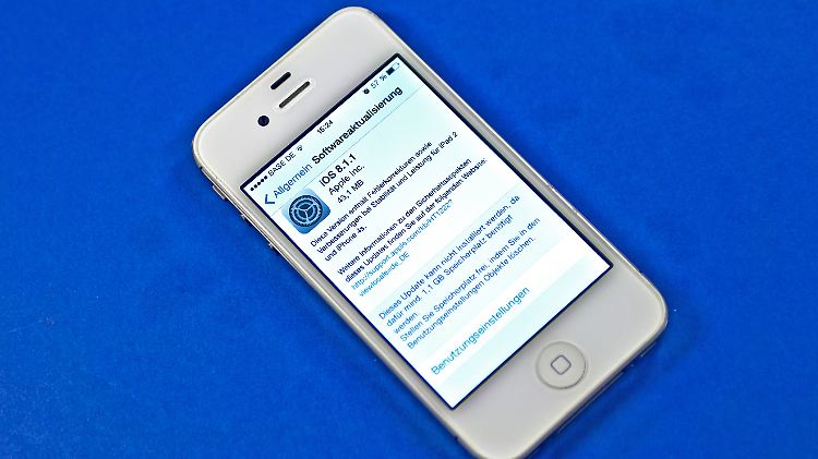 Das Update auf iOS 8.1.1 soll dem iPhone 4s Beine machen.