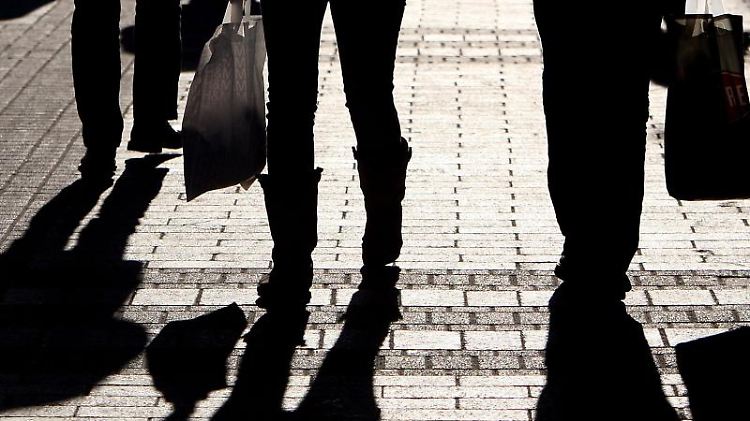 Wer Vollzeit arbeitet, bringt hierzulande im Schnitt 3045 Euro brutto nach Hause.