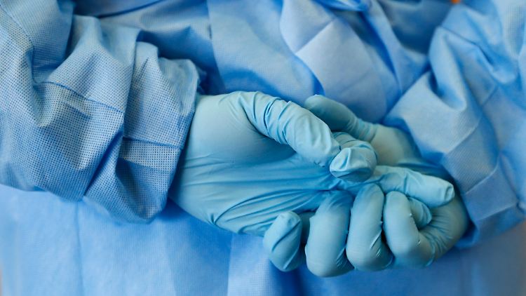 Vernachlässigte Ansteckungsgefahr? Bislang achten Epidemie-Experten an Flughäfen nur auf eine erhöhte Temparatur und andere auffällige Ebola-Symptome.