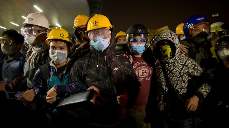Seit Wochen auf der Straße: Hongkongs Regenschirm-Proteste richten sich letztlich gegen eine Vereinnahmung der Wirtschaftshochburg durch Peking.