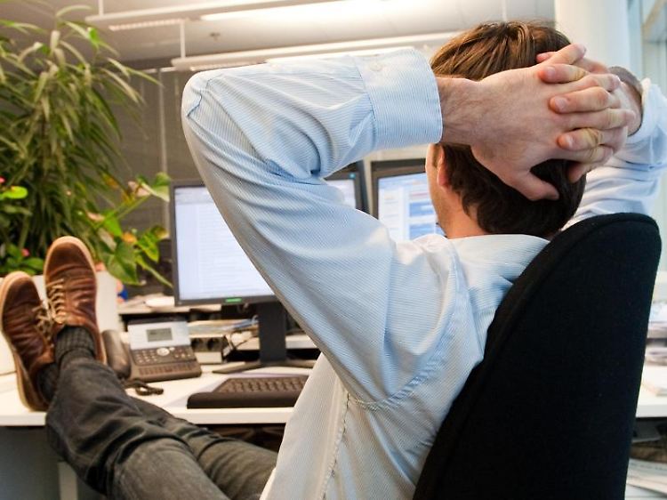 Am Arbeitsplatz auf die faule Haut legen und dann mit den Projekten nicht fertig werden - das muss der Arbeitgeber nicht hinnehmen.