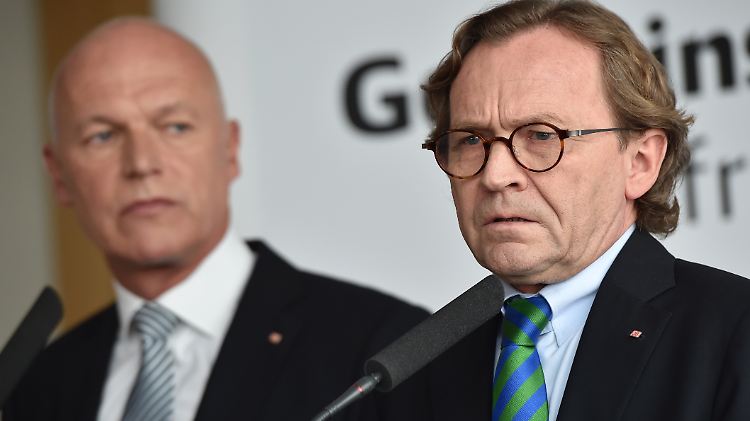 Ulrich Weber (r.), Personalvorstand bei der Deutschen Bahn, hofft weiter auf eine einheitliche Regelung im Tarifstreit.