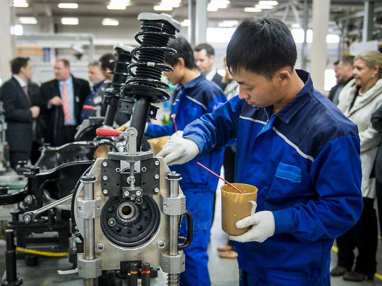 Achsenmontage im Pekinger Werk des Friedrichshafener Autozulieferers ZF.