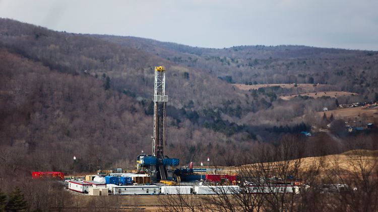 Eine Fracking-Anlage in Montrose, Pennsylvania, USA.