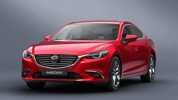 Der aufgefrischte Mazda6: Äußerlich wurde das Mittelklassemodell sehr behutsam modernisiert, innen gibt es neue Technik wie Head-up-Display und City-Notbremssystem