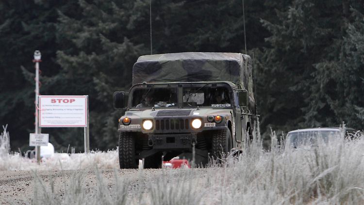 Die USA liefern Geländewagen vom Typ Humvee - hier bei einem Einsatz innerhalb der USA - in die Ukraine.