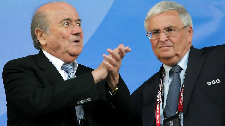 "Nach den Irritationen der vergangenen Tage ist es wichtig, möglichst bald Erkenntnisse über den Untersuchungsbericht Garcias zu gewinnen": Theo Zwanziger, hier mit Joseph Blatter.