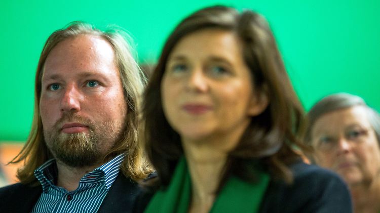 Anton Hofreiter fordert "Arsch in der Hose", um gegen die Industrie und Massentierhaltung anzugehen, statt den Verbrauchern einen fleischlosen Tag vorzuschreiben.