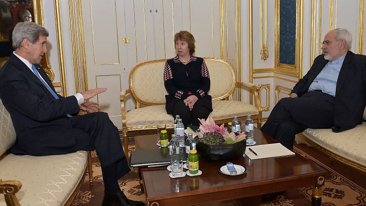 US-Außenminister John Kerry, EU-Außenbeauftragte Catherine Ashton und der iranische Chefdiplomat Mohammed Dschwad Sarif kommen nicht vom Fleck.