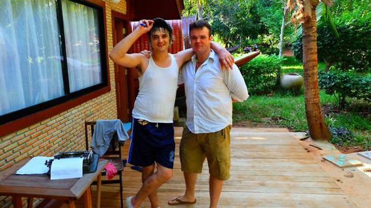 Mit Hilfe des "12 Steps" Programms will Pete Doherty in Thailand clean werden.