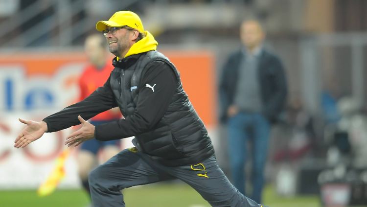 Ein Bild des Jammerns: Jürgen Klopp verzweifelt an der Gesamtsituation.