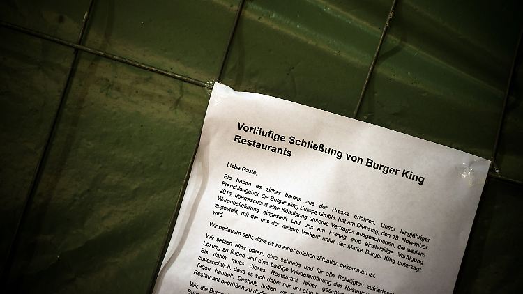 Dieser Zettel hängt an der Tür einer Münchner Burger-King-Filiale.