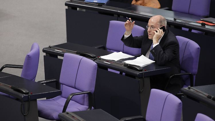 Muss häufig auf einige seiner Fraktionskollegen verzichten: Linken-Fraktionschef Gysi.