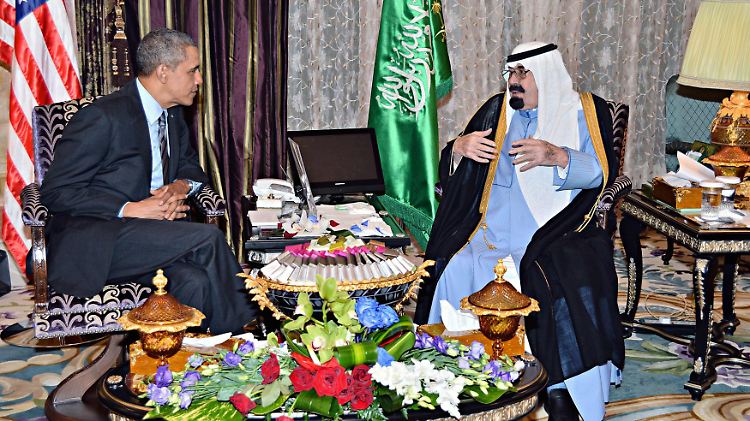 US-Präsident Obama (l.) im März beim saudischen König bin Abdul Aziz. Saudi-Arabien ist der wichtigste regionale Verbündete der USA im Kampf gegen den IS.